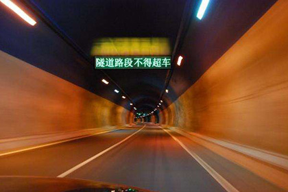 隧道LED無極調(diào)光系統(tǒng)設(shè)計